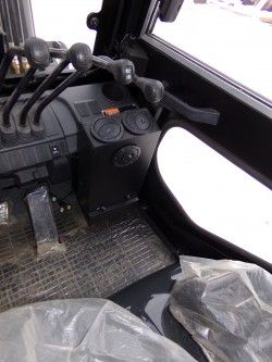 Металлическая кабина на погрузчик Caterpillar DP50CNT