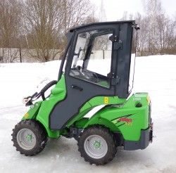 Металлическая кабина на минипогрузчик AVANT 420FLB