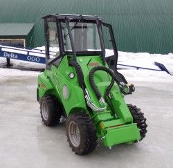 Металлическая кабина на минипогрузчик AVANT 420FLB (фото 3)