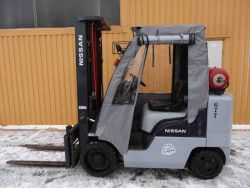 Пластиковая кабина на NISSAN