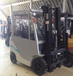 Пластиковая кабина на TCM серии INOMA