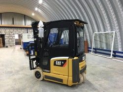 Металлическая кабина на электропогрузчик Caterpillar EP16ACNT