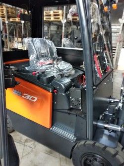 Металлическая кабина на электропогрузчик Doosan B30S-7
