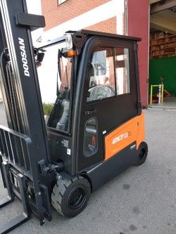 Металлическая кабина на электропогрузчик DOOSAN B20X-7