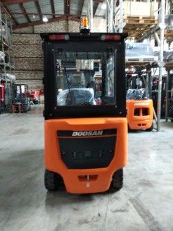 Металлическая кабина на электропогрузчик DOOSAN B20X-7
