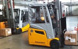 Пластиковая кабина на погрузчик Jungheinrich EFG 216k