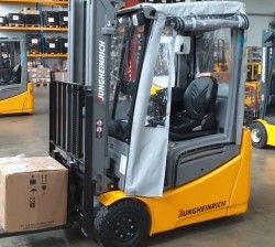 Пластиковая кабина на погрузчик Jungheinrich EFG 215 