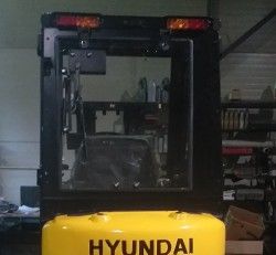 Металлическая кабина на погрузчик Hyundai 1,5-2т