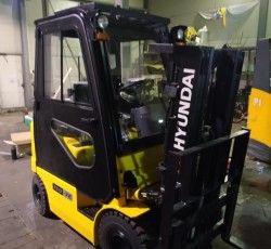 Металлическая кабина на погрузчик Hyundai 1,5-2т