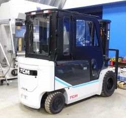 Металлическая кабина на погрузчик TCM FB30-8 (резаный каркас)