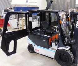 Металлическая кабина на погрузчик TCM FB30-8 (резаный каркас)