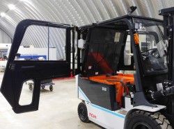 Металлическая кабина на погрузчик TCM FB30-8 (резаный каркас)