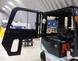 Металлическая кабина на погрузчик TCM FB30-8 (резаный каркас)