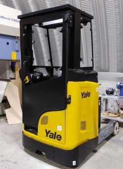 Металлическая кабина на ричтрак Yale MR16N