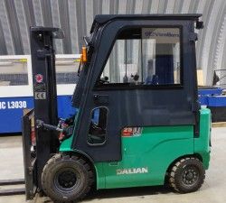 Металлическая кабина на электропогрузчик Dalian CPD25HB