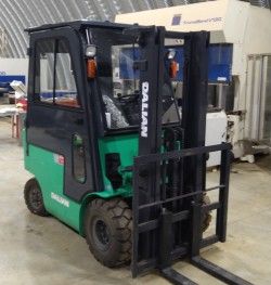 Металлическая кабина на электропогрузчик Dalian CPD25HB