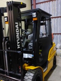 Металлическая кабина на погрузчик Hyundai 20-35 (9 серия)