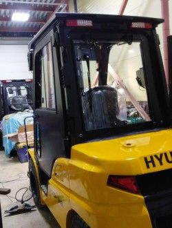 Металлическая кабина на погрузчик Hyundai 20-35 (9 серия)