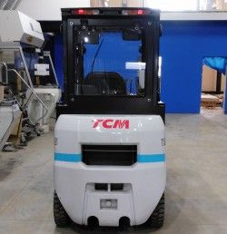 Металлическая кабина на погрузчик TCM 1,5т специсполнение под набивные стеллажи