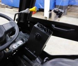 Металлическая кабина на погрузчик TCM 1,5т специсполнение под набивные стеллажи