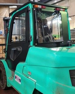 Металлическая кабина на погрузчик Mitsubishi FD50NT
