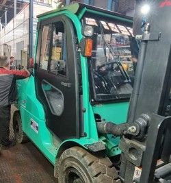 Металлическая кабина на погрузчик Mitsubishi FD50NT