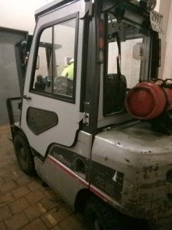 Металлическая кабина на погрузчик Nissan 1,5-3,5т