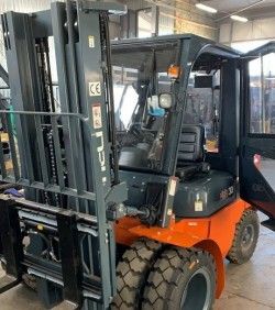 Металлическая кабина на погрузчик HELI, CHL, BULL 2-3,5т (серия H2000)