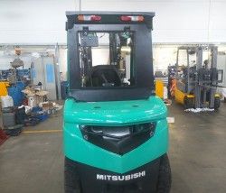 Металлическая кабина на погрузчик Mitsubishi/Caterpillar 2-3,5т серия NT