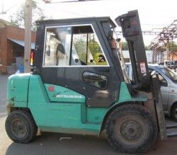 Металлическая кабина на погрузчик Mitsubishi/Caterpillar 4-5т