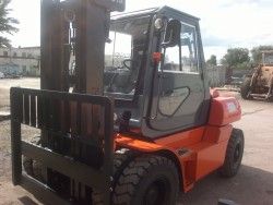 Металлическая кабина на погрузчик Toyota 7т