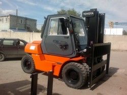 Металлическая кабина на погрузчик Toyota 7т