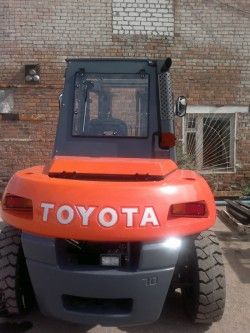 Металлическая кабина на погрузчик Toyota 7т