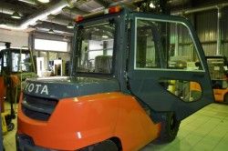 Металлическая кабина на погрузчик Toyota 8FD35-50N