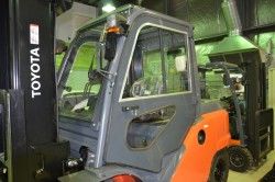 Металлическая кабина на погрузчик Toyota 8FD35-50N
