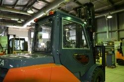 Металлическая кабина на погрузчик Toyota 8FD35-50N