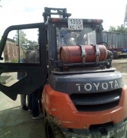 Металлическая кабина на погрузчик Toyota 8FD35-50N