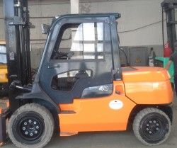 Металлическая кабина на погрузчик Toyota, 7 серия