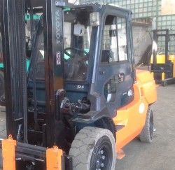 Металлическая кабина на погрузчик Toyota, 7 серия