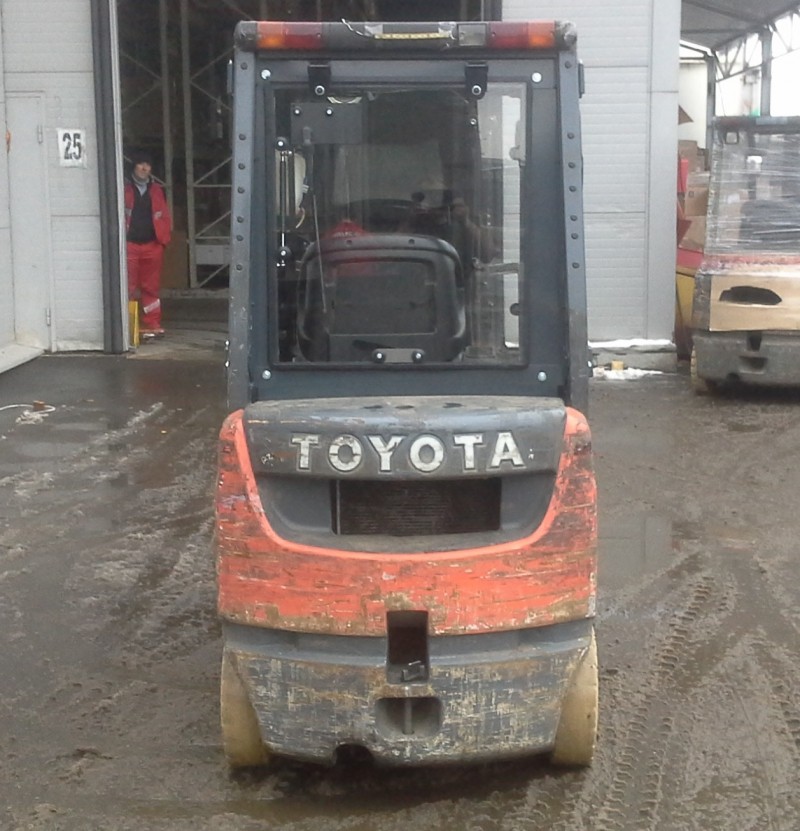 Металлическая кабина на погрузчик Toyota, 8 серия