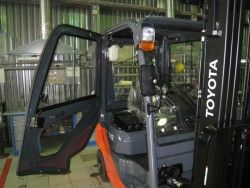 Металлическая кабина на погрузчик Toyota, 8 серия