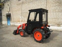 Металлическая кабина с жестким каркасом на минитрактор KUBOTA B2420