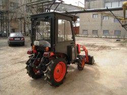 Металлическая кабина с жестким каркасом на минитрактор KUBOTA B2420