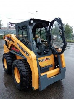 Дверь в сборе на минипогрузчики