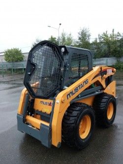 Дверь в сборе на минипогрузчики