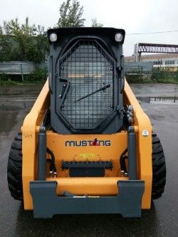 Дверь в сборе на минипогрузчики