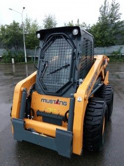 Дверь в сборе на минипогрузчики