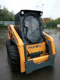 Дверь в сборе на минипогрузчики