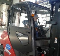 Металлическая кабина на погрузчик Manitou 5т