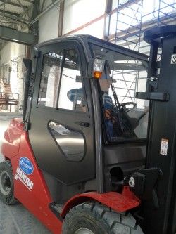 Металлическая кабина на погрузчик Manitou 5т